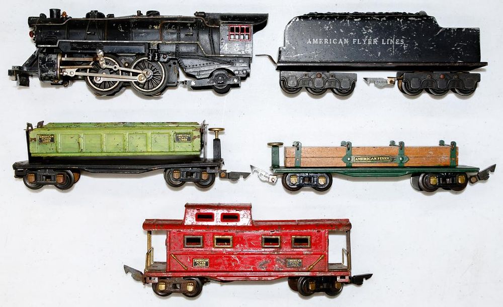 Lot 333B: American Flyer Model Train Assortment