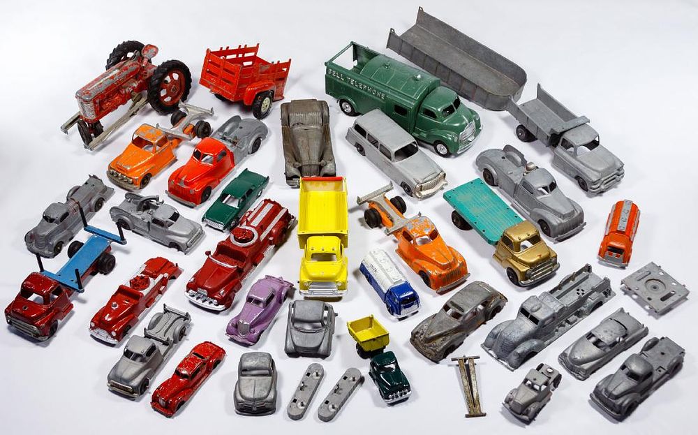 Lot 338: Hubley and Structo Toy Vehicle Assortment