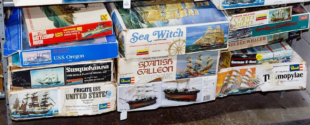 Lot 346: Model Ship Kit Assortment