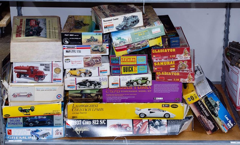 Lot 348: Model Vehicle Kit Assortment