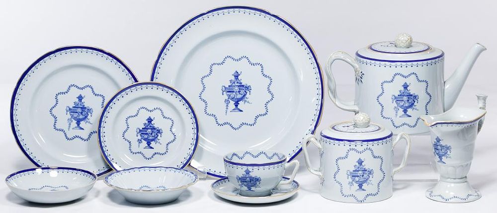 Lot 204: Copeland Spode New Stone 'Y5930' China Service