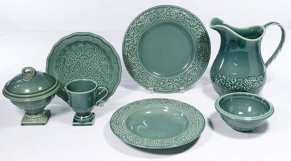 Lot 206: Wedgwood 'English Terrace - Foliage' China Service