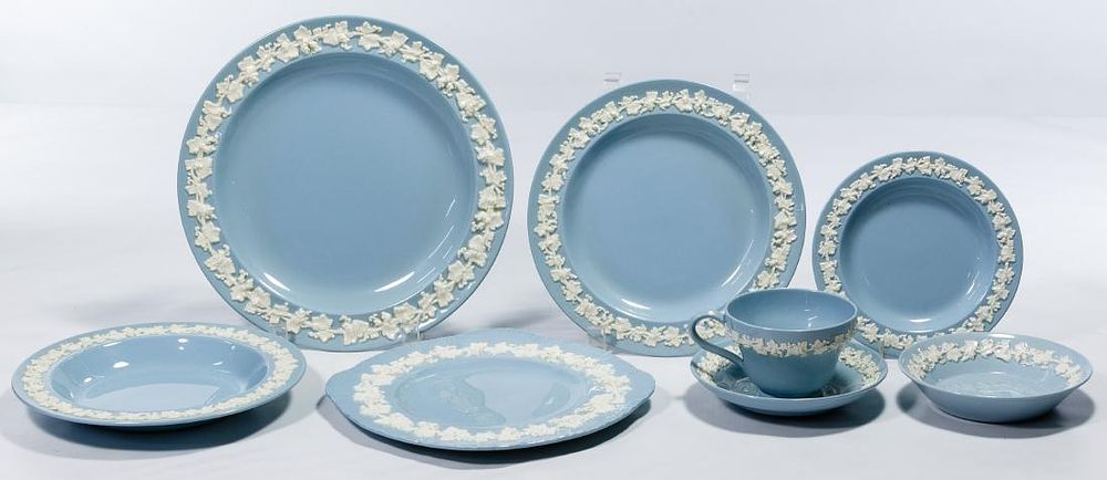 Lot 207: Wedgwood 'Queensware' China Service