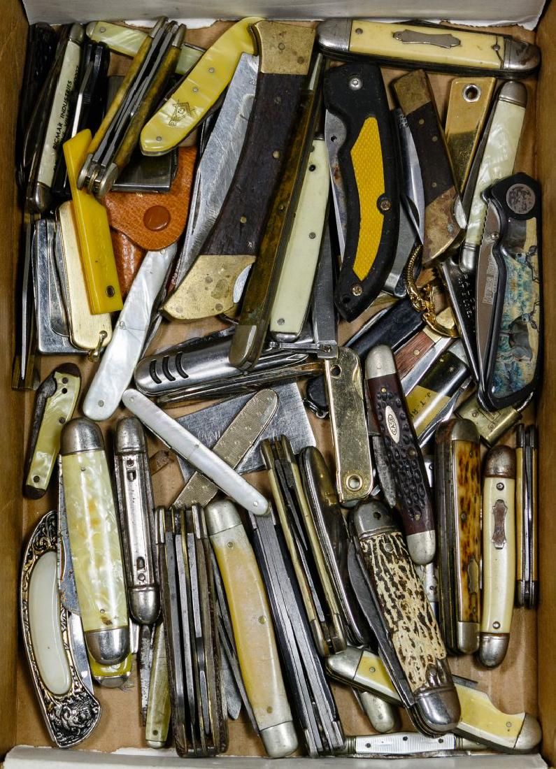 Lot 215: Pocket Knife Assortment