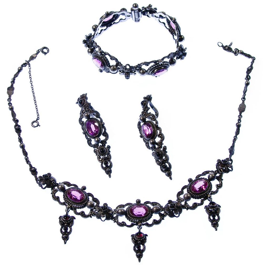 Lot 277: Sterling Silver and Purple Sapphire Jewelry Suite