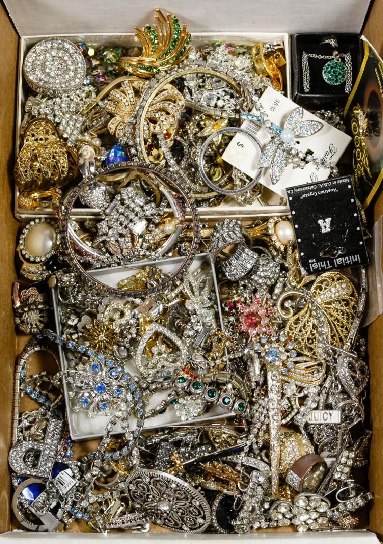 Lot 286: Costume Jewelry Rhinestone Assortment