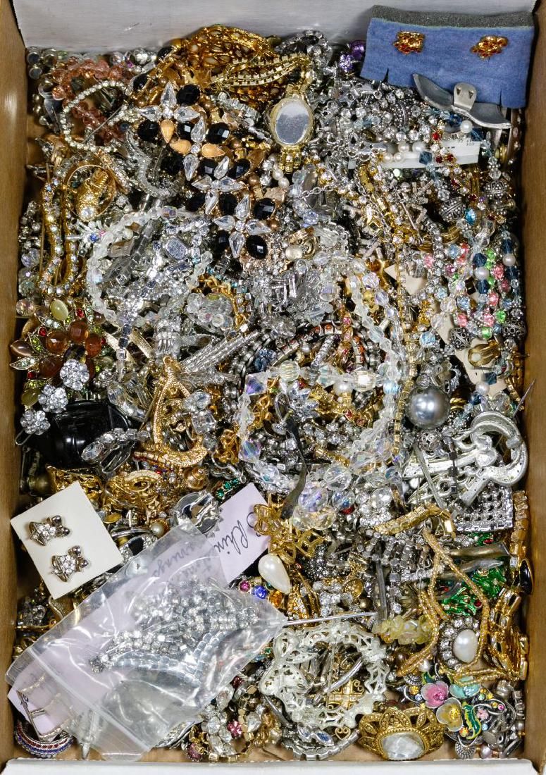 Lot 287: Costume Jewelry Rhinestone Assortment
