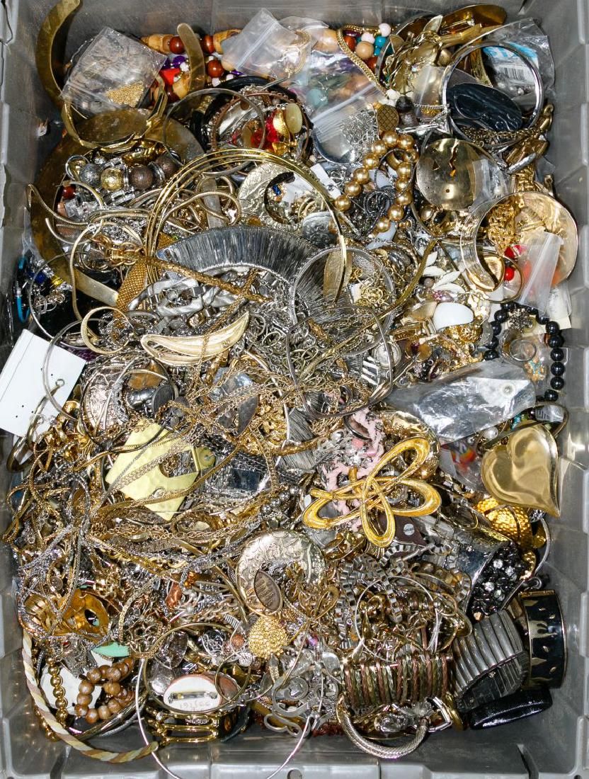 Lot 291: Costume Jewelry Assortment