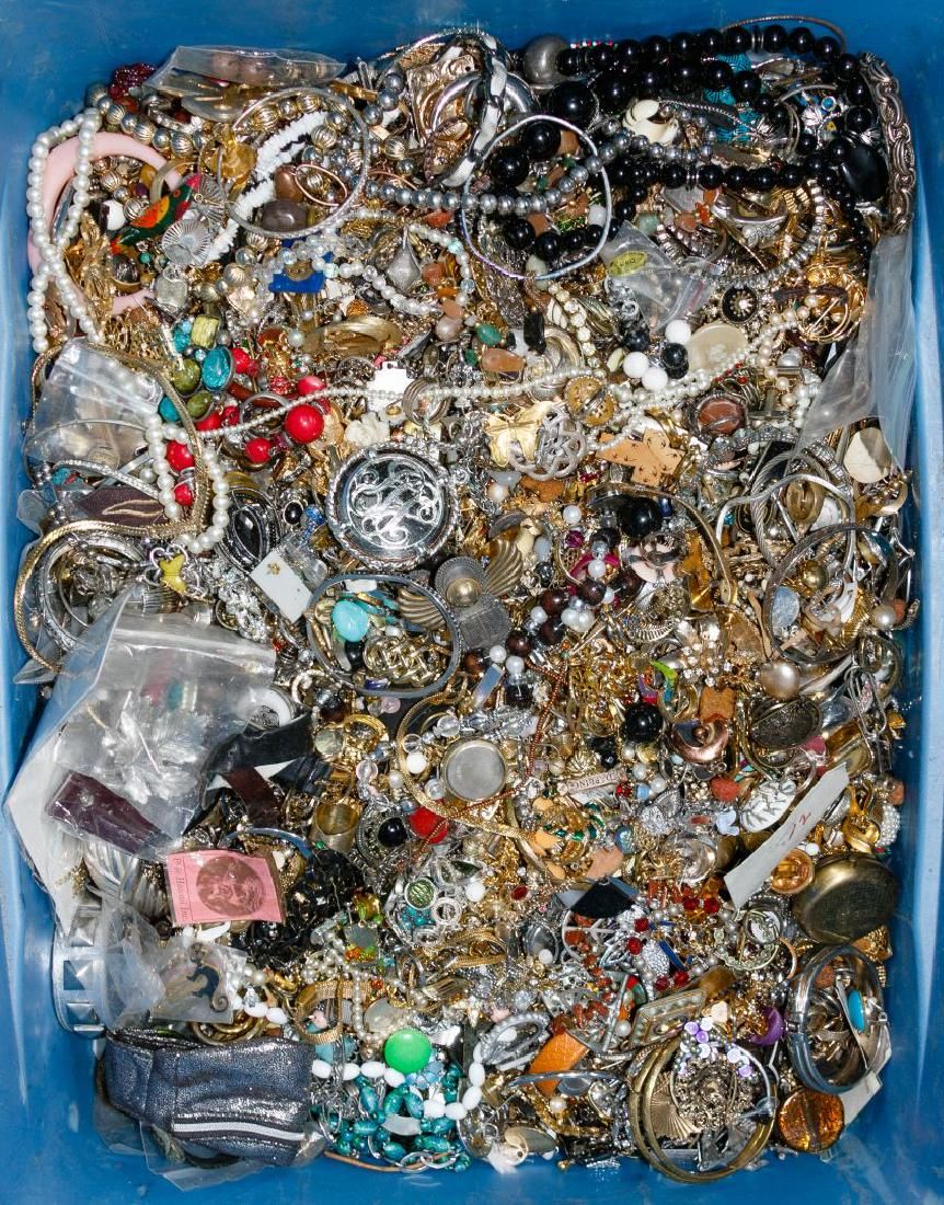 Lot 292: Costume Jewelry Assortment