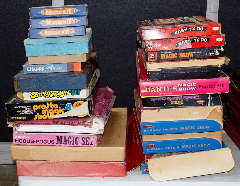 Lot 312: Magic Trick Assortment