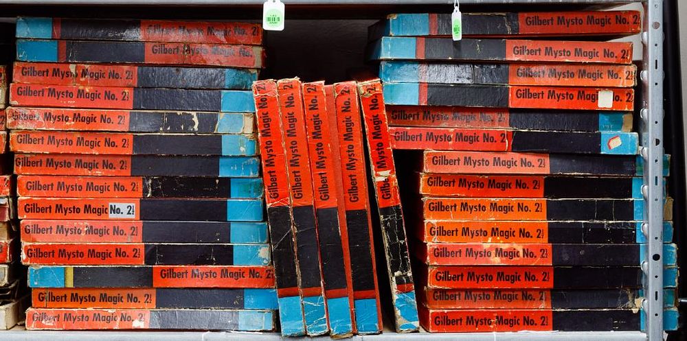 Lot 322: AC Gilbert Mysto Magic No. 2 1/2 Assortment