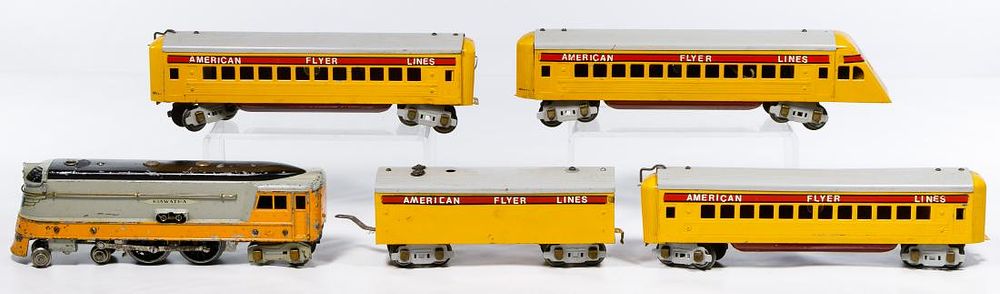 Lot 385: American Flyer Hiawatha Passenger Model Train Set