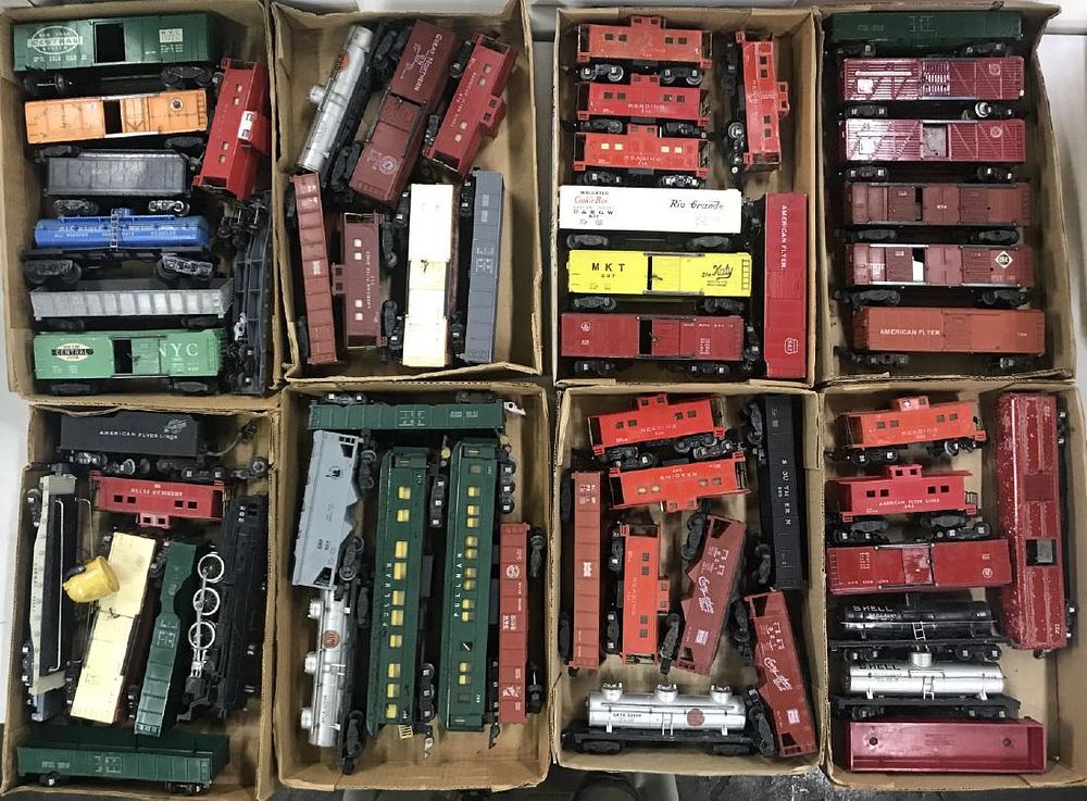 Lot 392: American Flyer Model Train Assortment