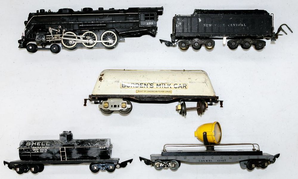 Lot 395: American Flyer Model Train Assortment