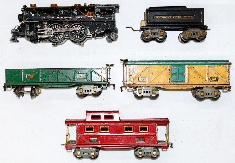 Lot 396: American Flyer Model Train Assortment