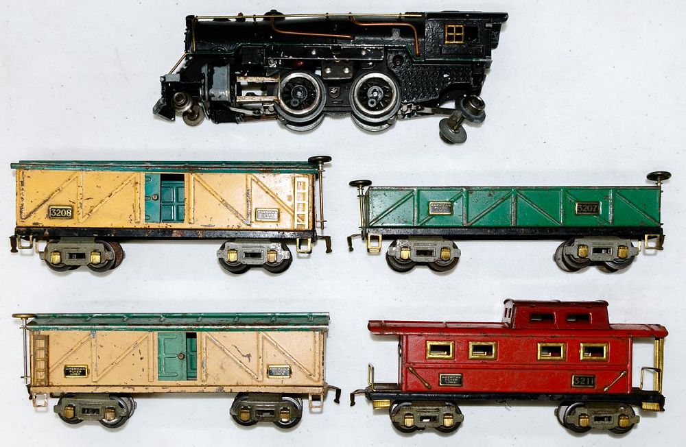 Lot 400: American Flyer Model Train Assortment
