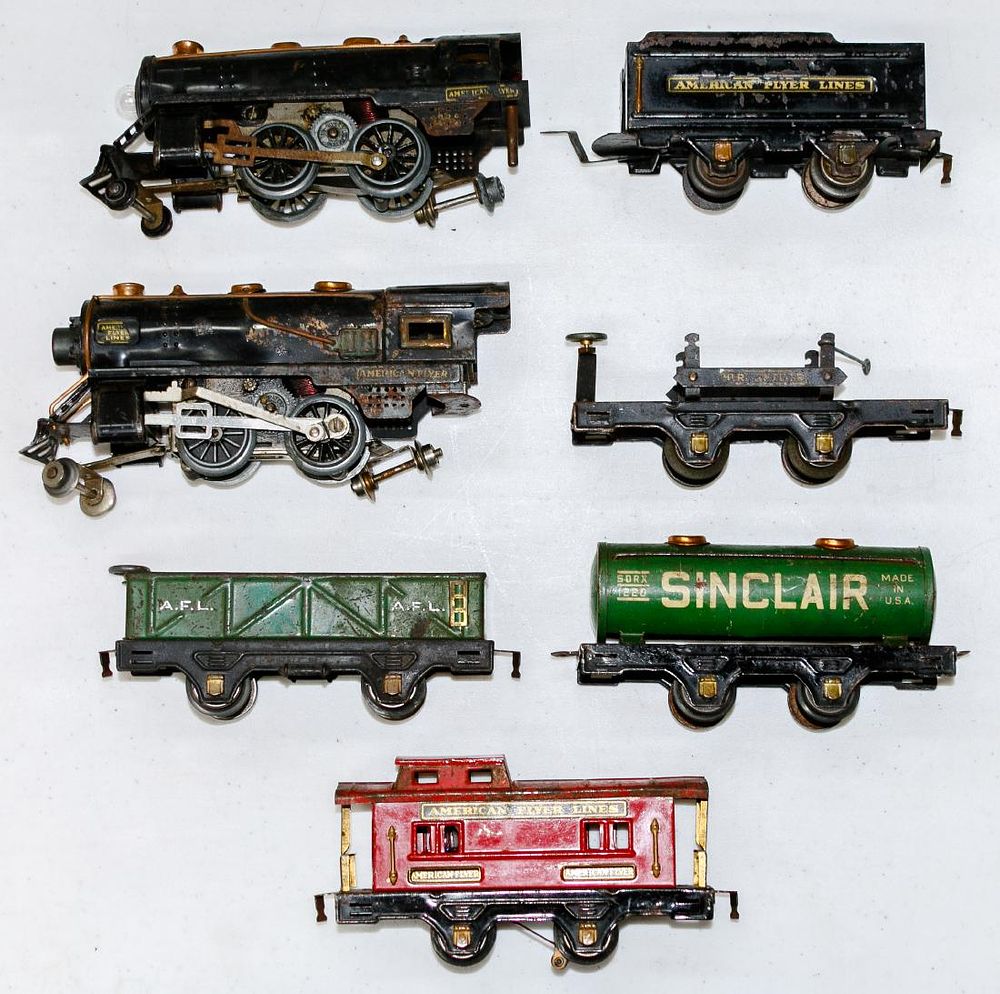 Lot 402: American Flyer Model Train Assortment