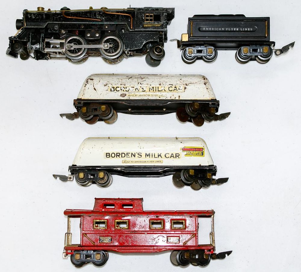 Lot 407: American Flyer Model Train Assortment