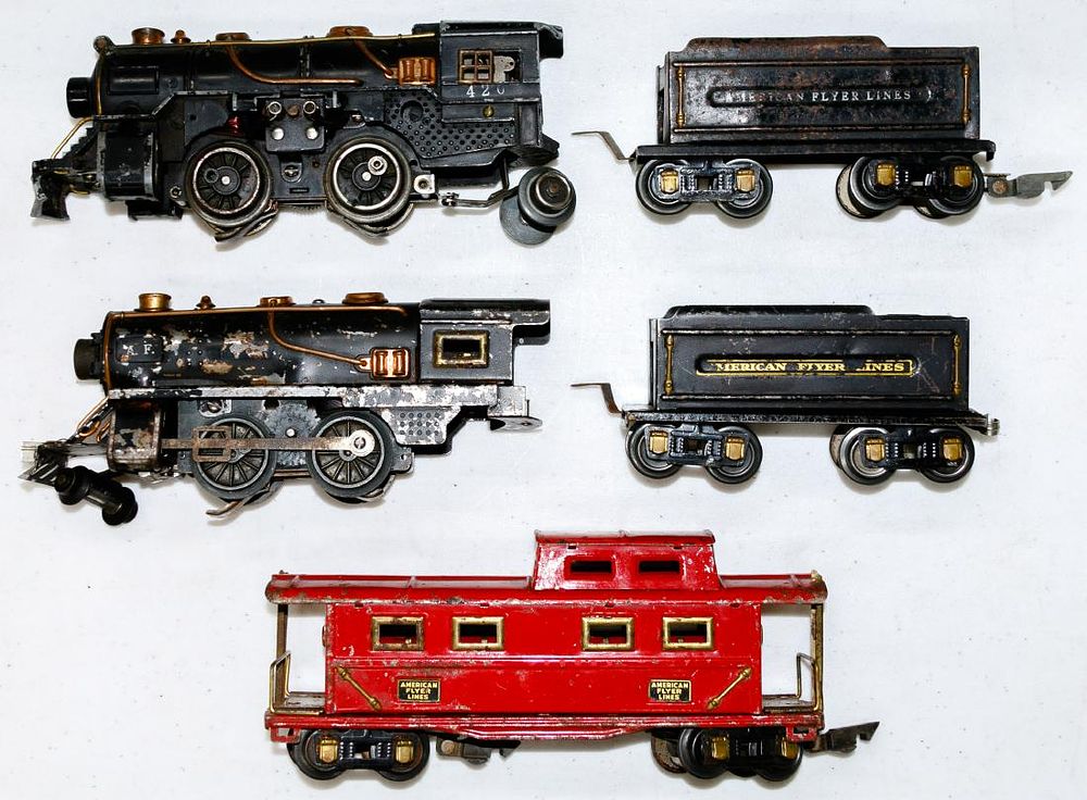 Lot 409: American Flyer Model Train Assortment