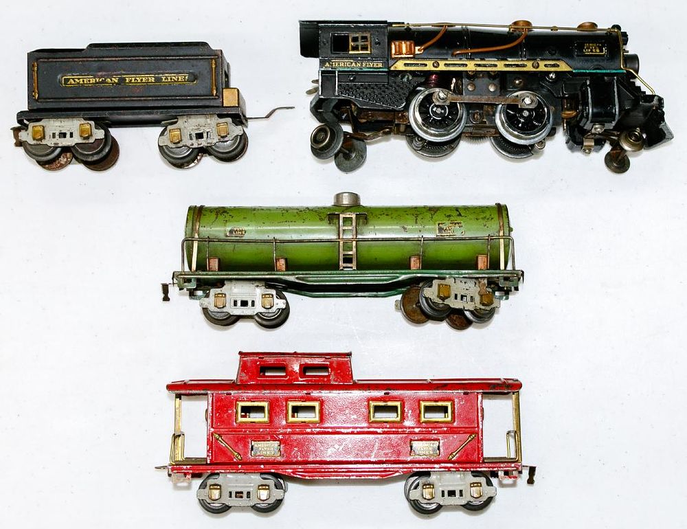 Lot 421: American Flyer Model Train Assortment