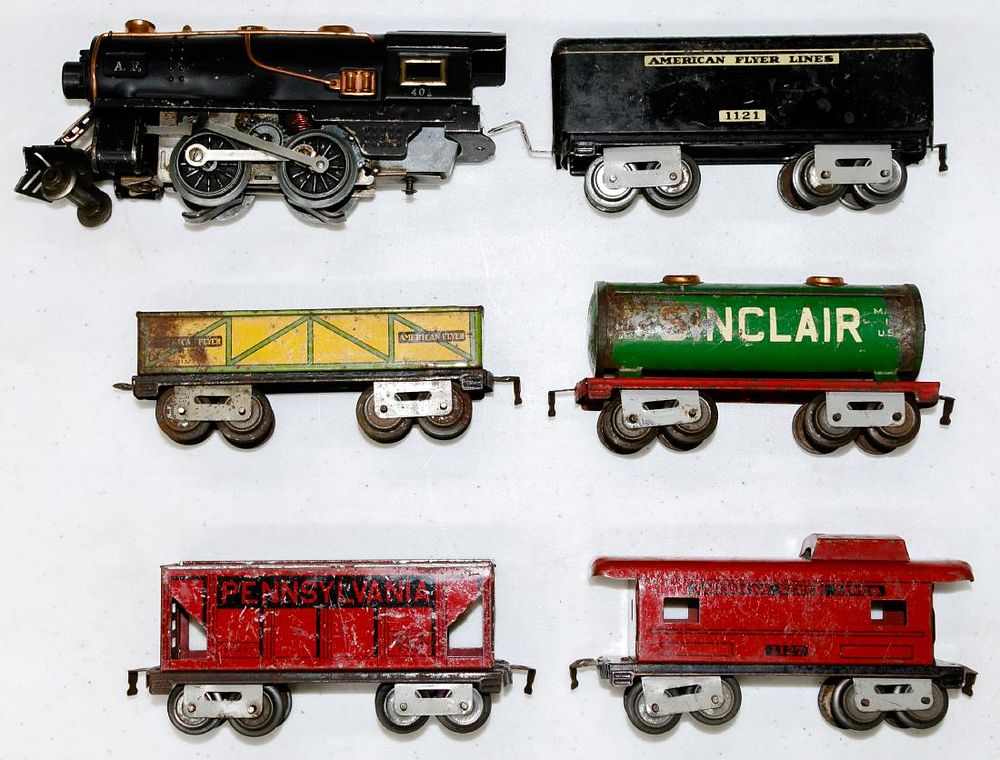 Lot 425: American Flyer Model Train Assortment