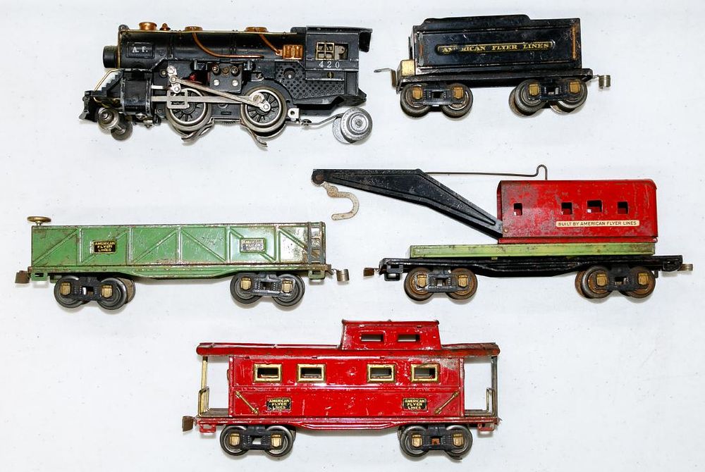Lot 426: American Flyer Model Train Assortment