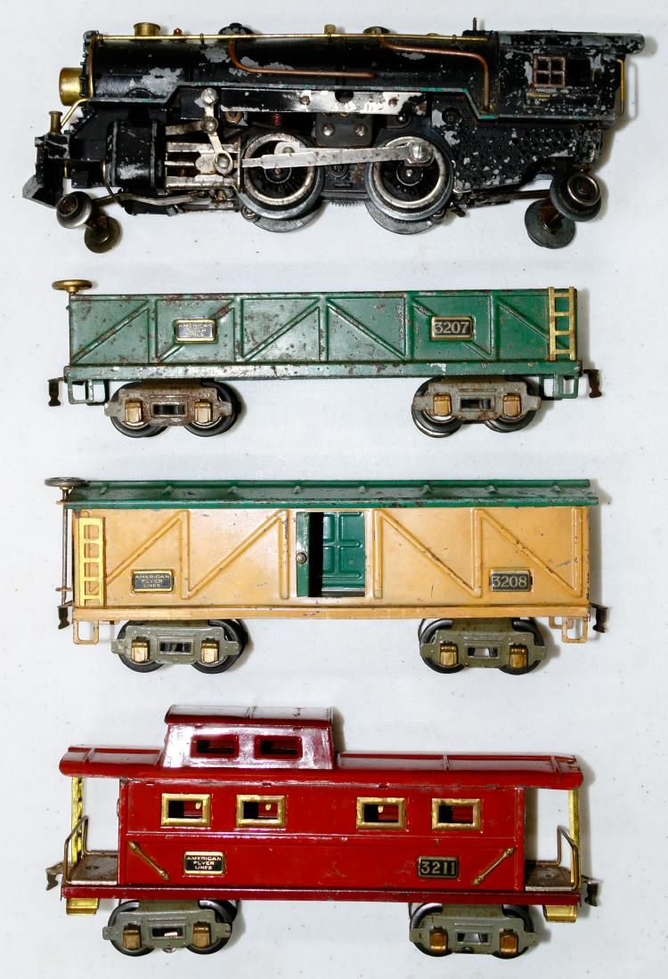 Lot 431: American Flyer Model Train Assortment