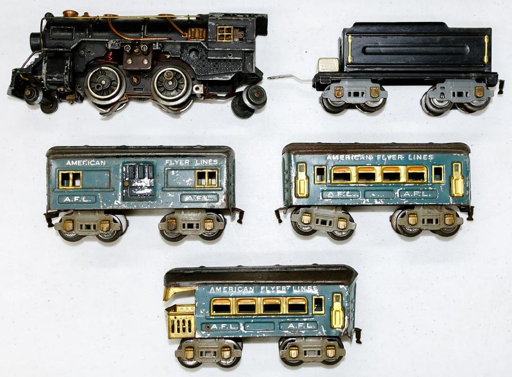Lot 432: American Flyer Model Train Assortment