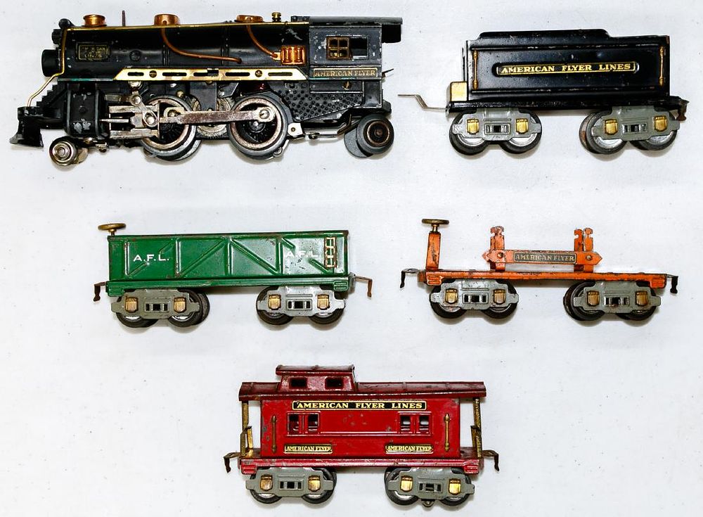 Lot 434: American Flyer Model Train Assortment