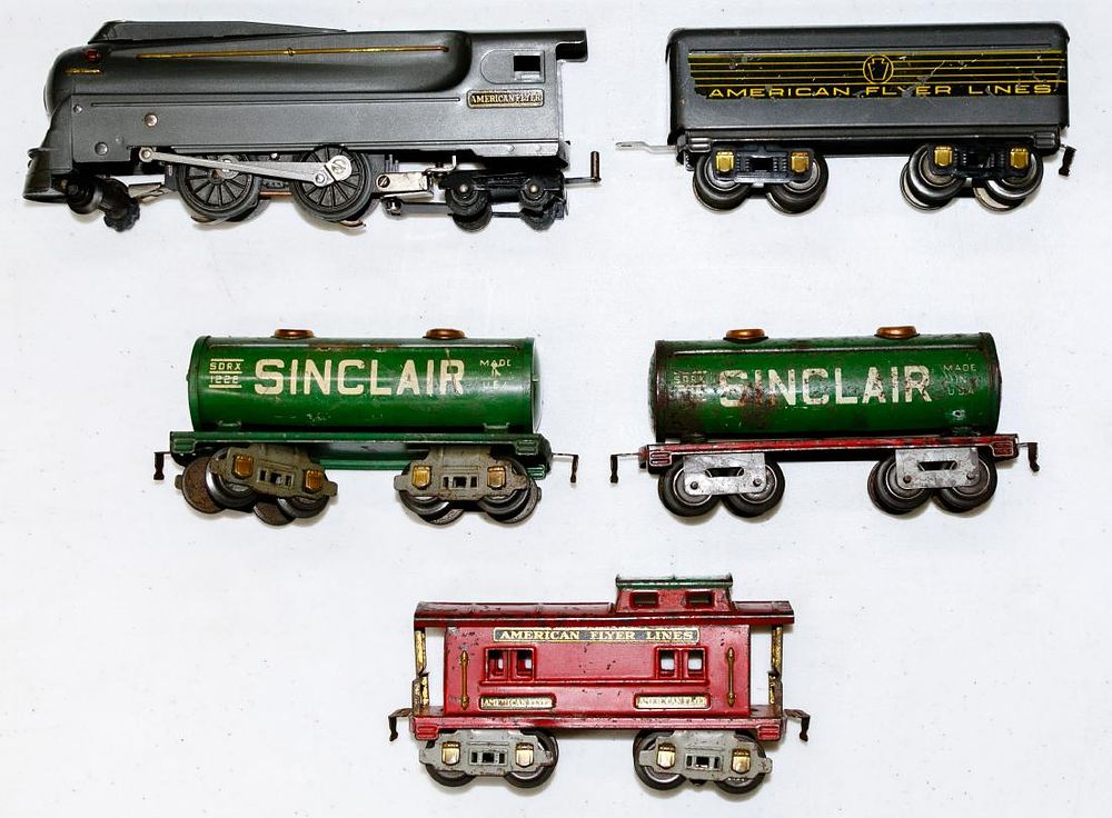 Lot 435: American Flyer Model Train Assortment