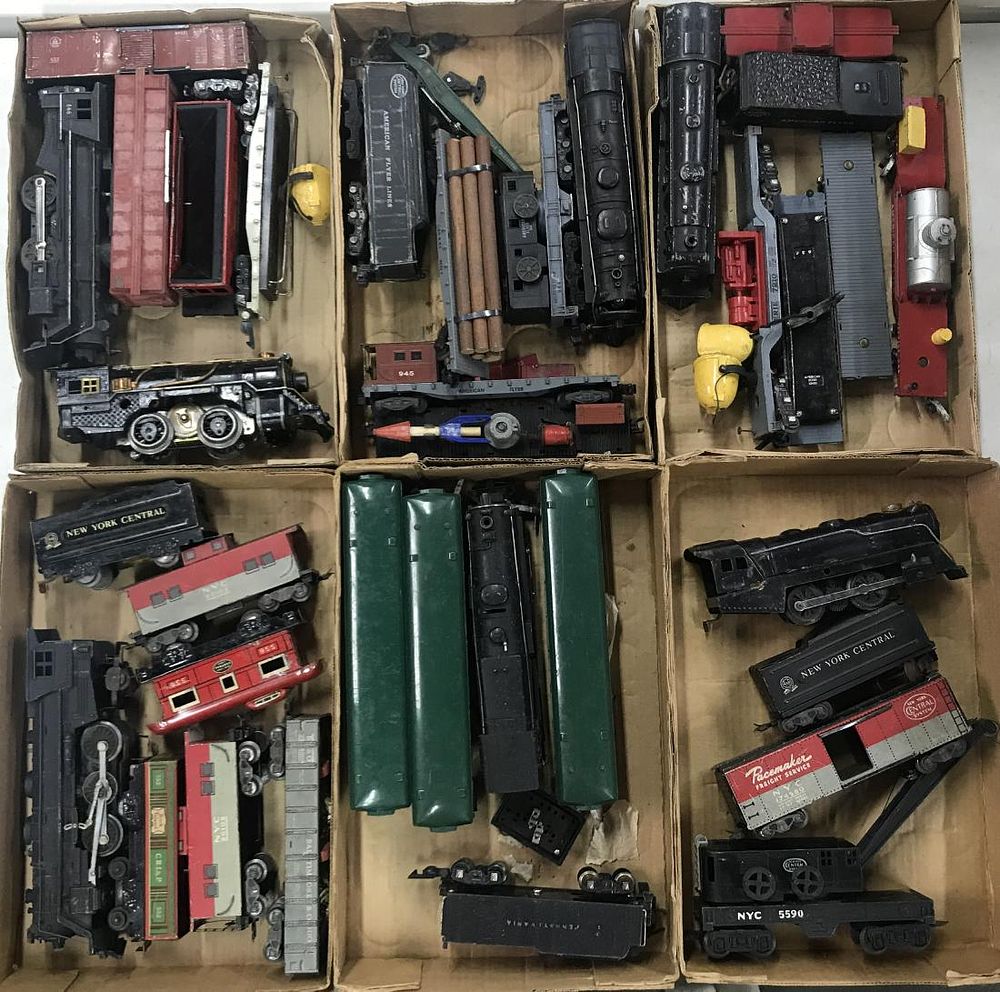 Lot 436: American Flyer Model Train Assortment