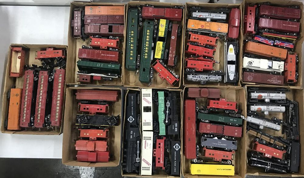 Lot 437: American Flyer Model Train Assortment