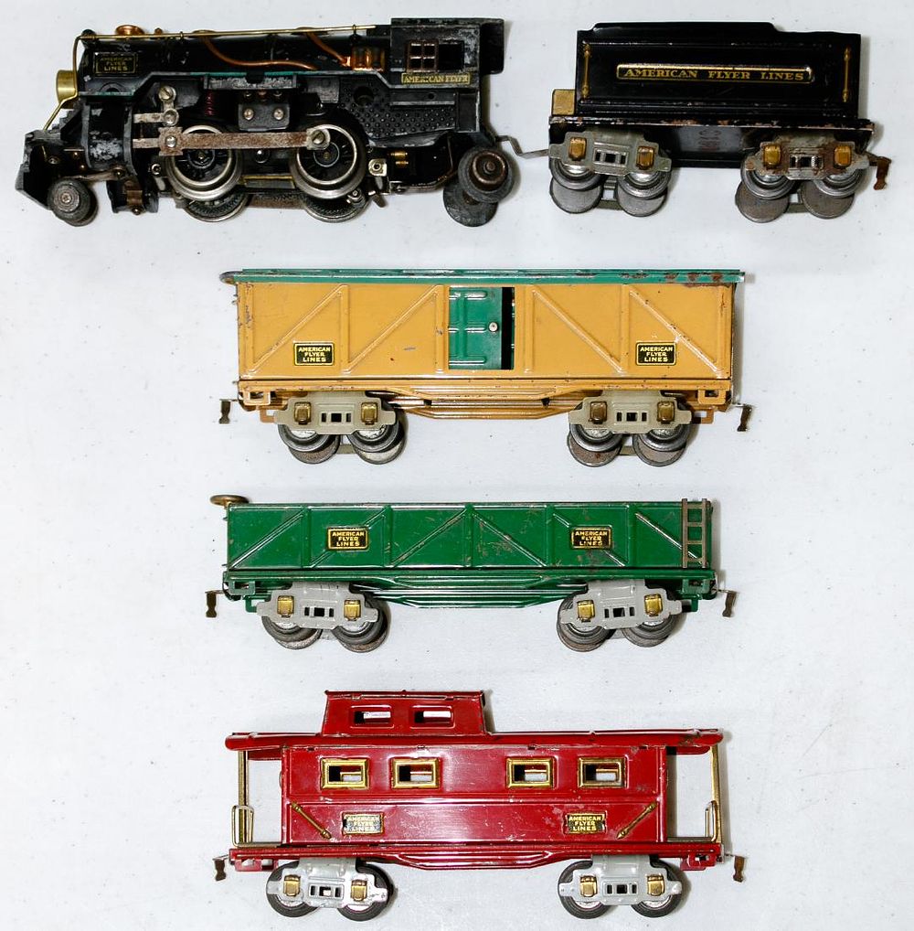 Lot 438: American Flyer Model Train Assortment