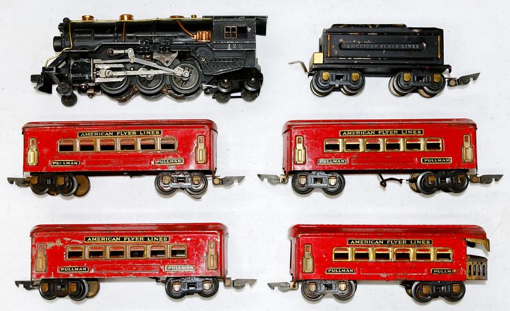 Lot 439: American Flyer Model Train Assortment