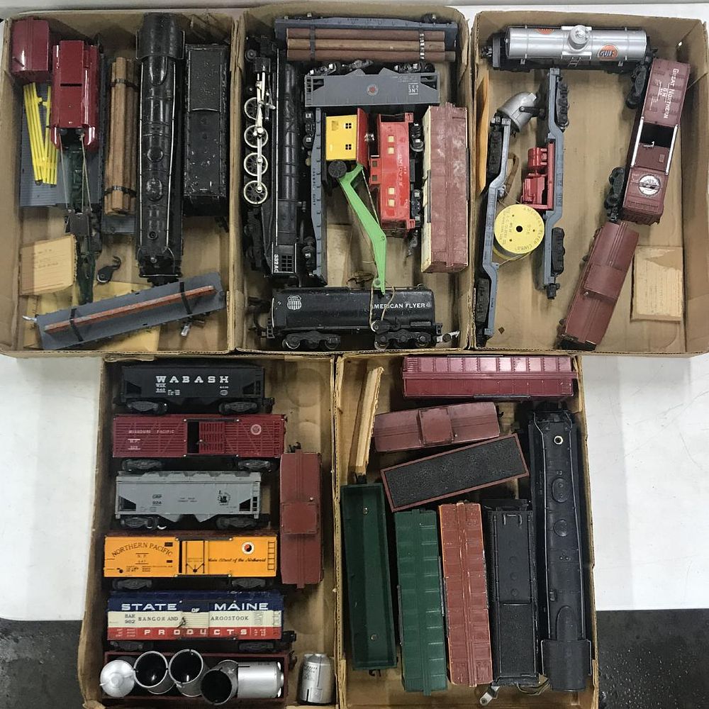 Lot 447: American Flyer Model Train Assortment