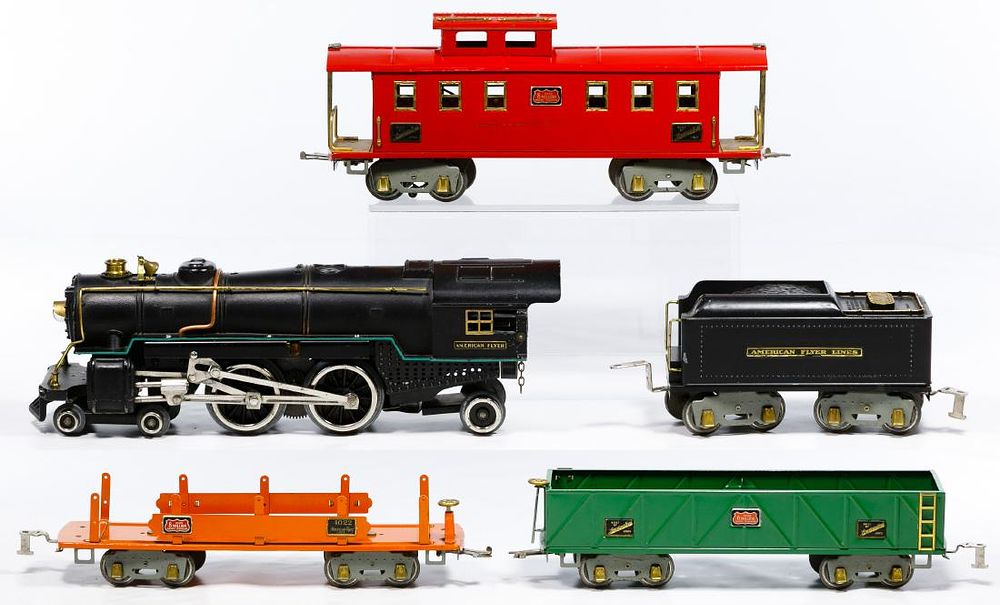 Lot 466: American Flyer Standard Gauge Model Train Set
