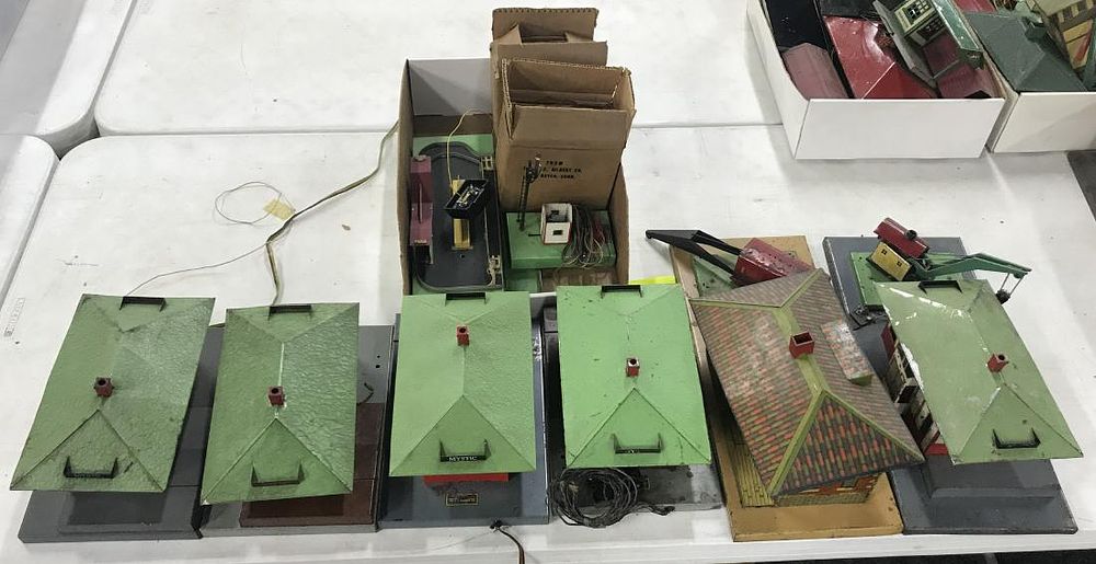 Lot 475: American Flyer Model Train 'Mystic Station' Assortment