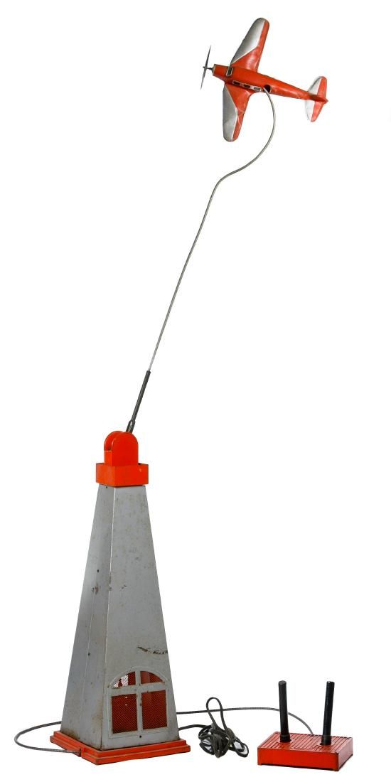 Lot 489: Lionel Airways Model 55 Toy Airplane