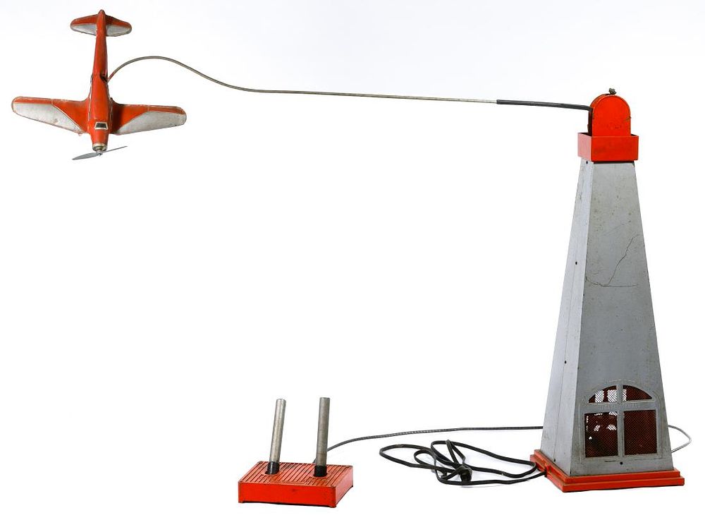 Lot 490: Lionel Airways Model 55 Toy Airplane