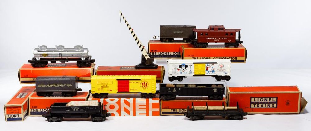 Lot 521: Lionel Model Train Car Assortment