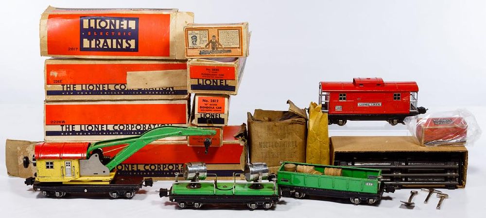 Lot 540: Lionel Model Train, Accessory and Box Assortment