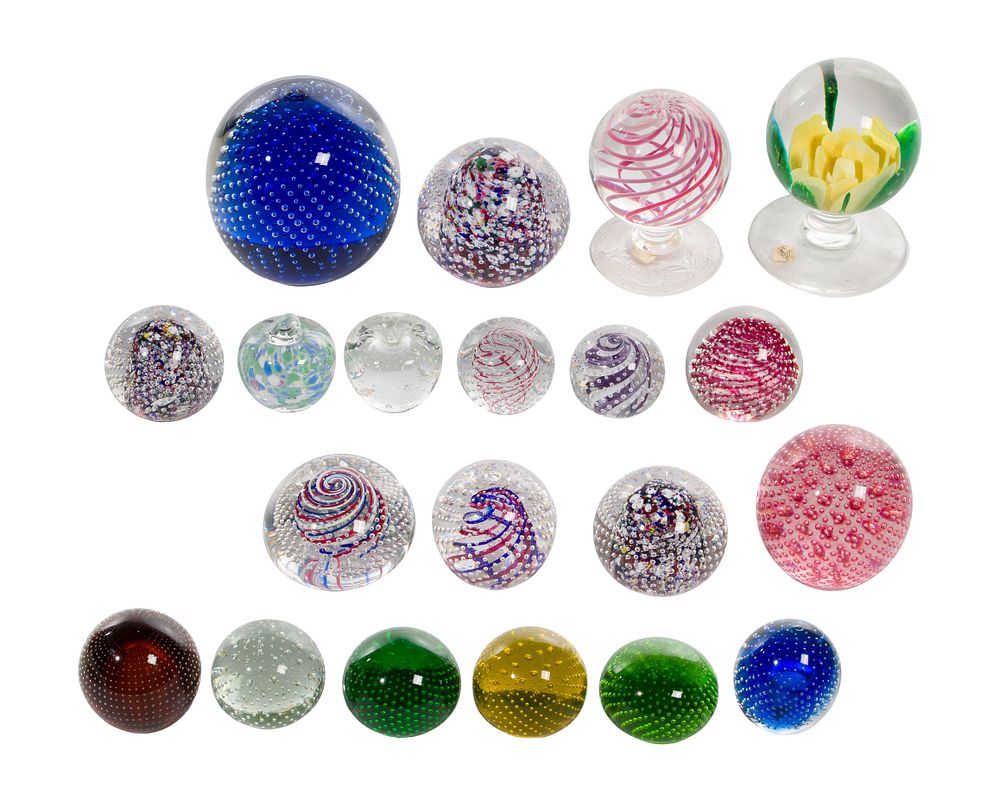 Lot 307: Pairpoint Paperweight Assortment