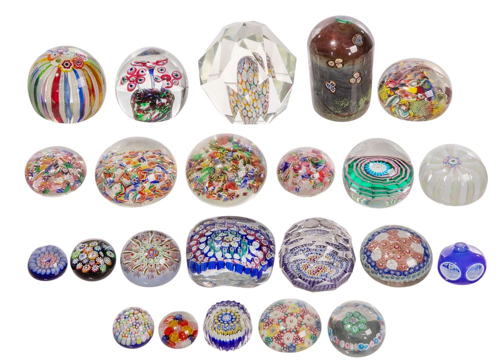 Lot 318: Paperweight Assortment