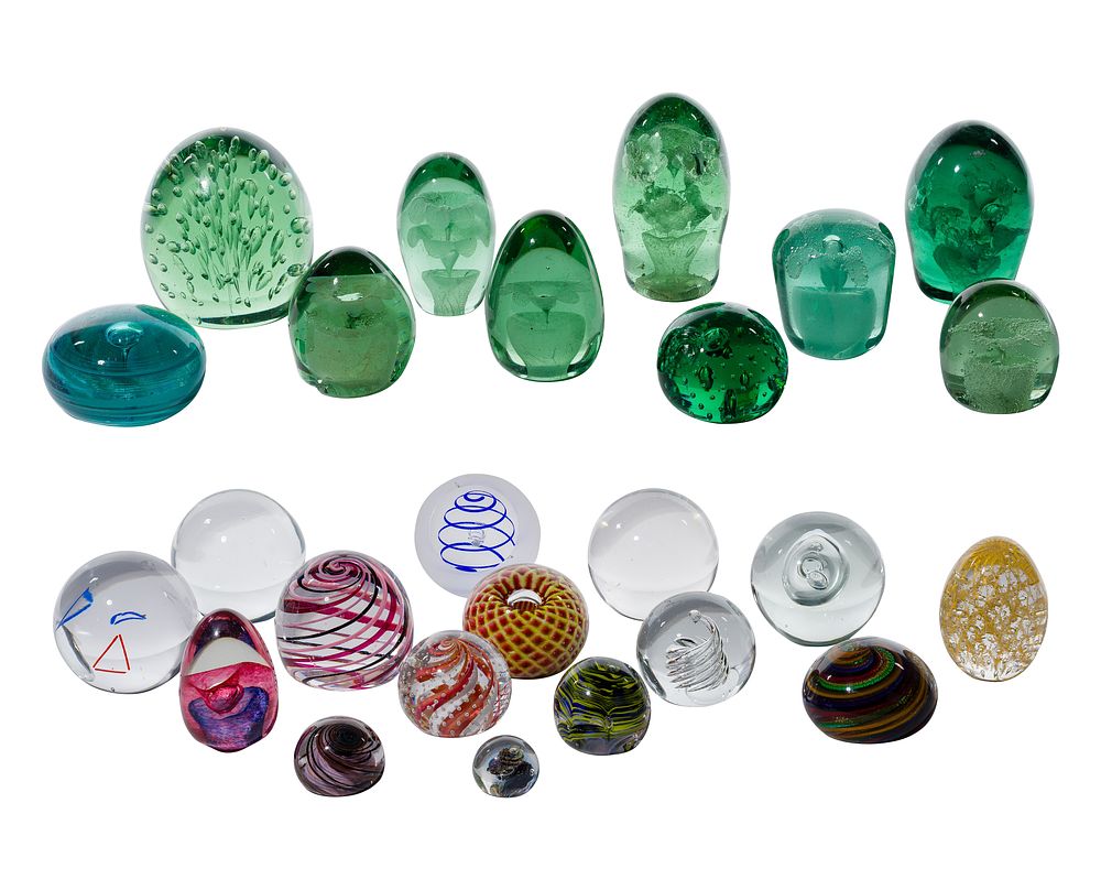 Lot 320: Paperweight Assortment