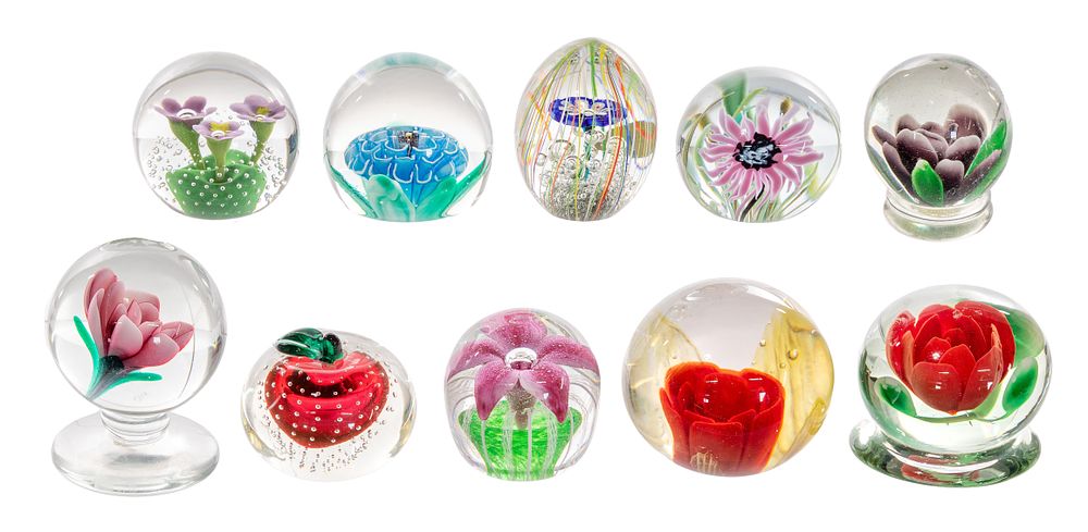 Lot 323: Paperweight Assortment