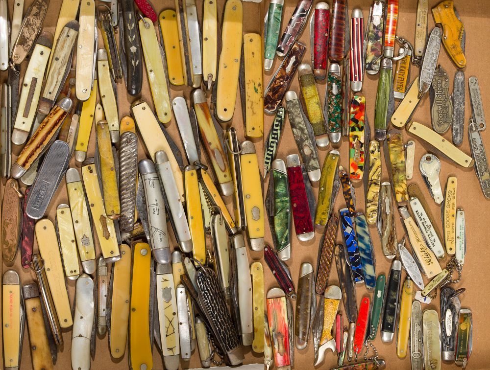 Lot 396: Pocket Knife Assortment