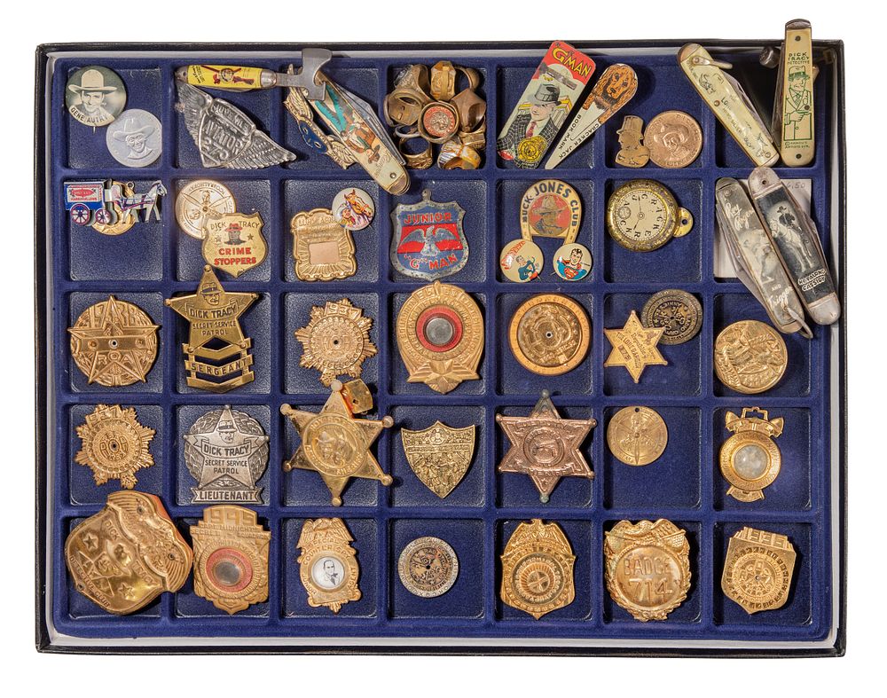 Lot 528: Toy Badge and Button Assortment