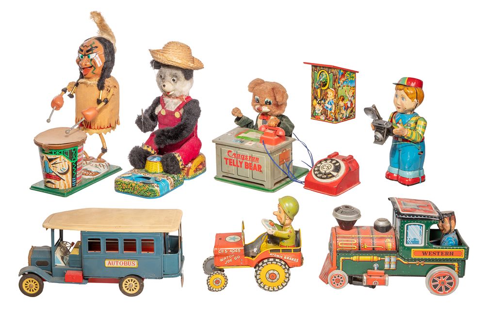 Lot 529: Tin Toy Assortment