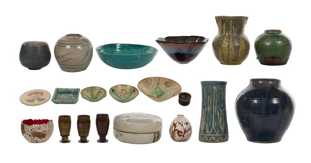 Lot 342: Studio Pottery Assortment