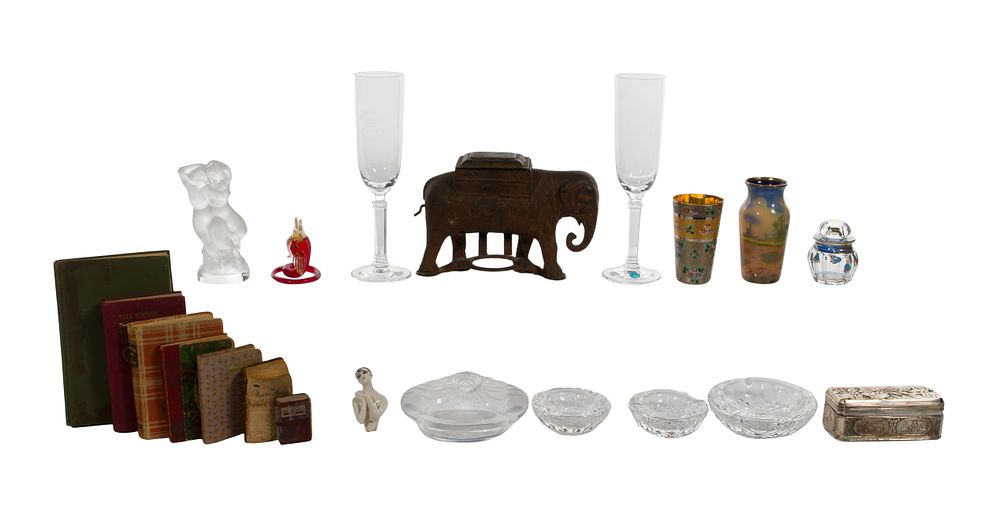 Lot 365: Decorative Object Assortment